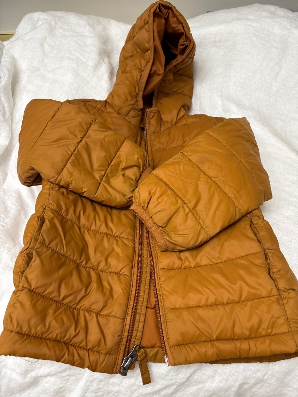Boy’s Puffer jacket light weight Amazon Essentials size 4T